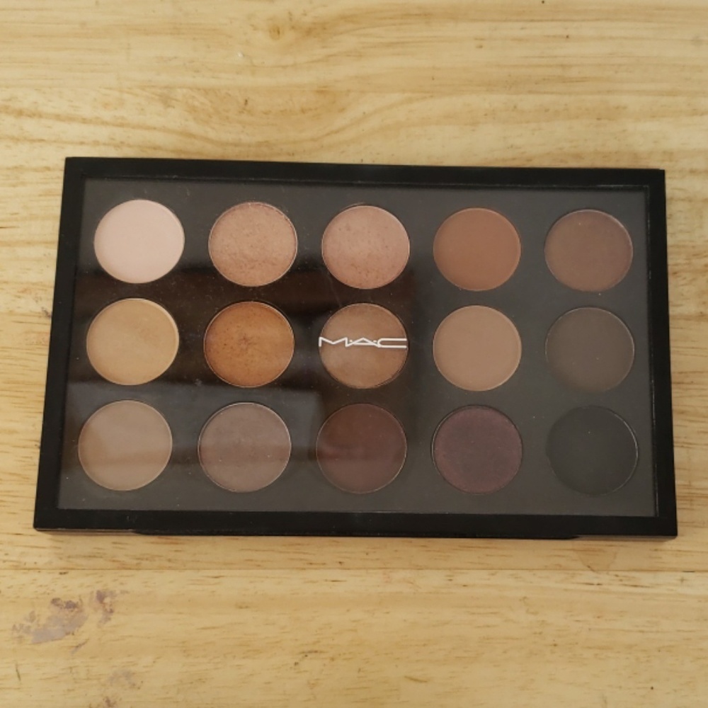 MAC 15 eye shadow palette